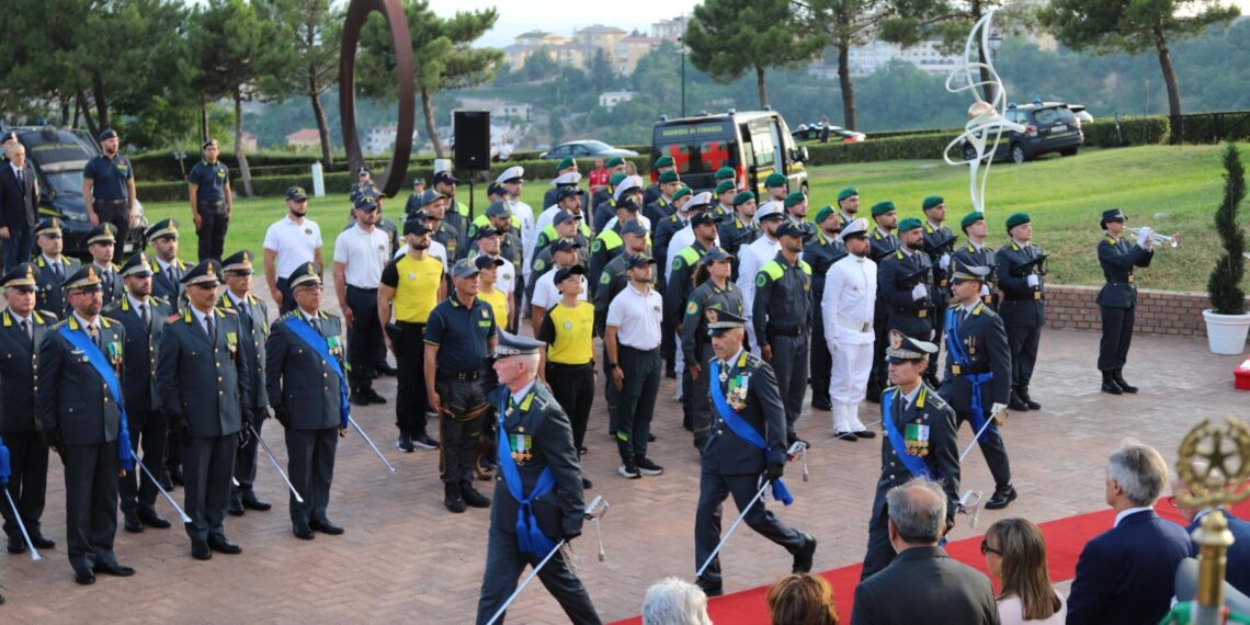Passaggio di consegne al comando della Guardia di Finanza della Calabria