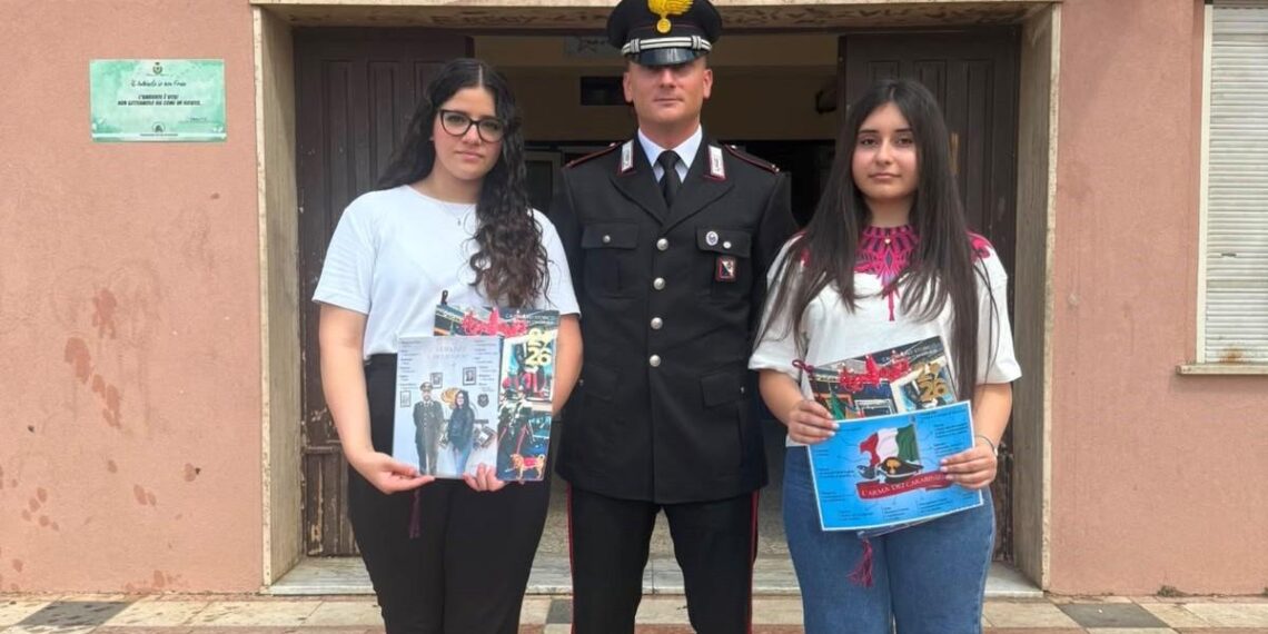 Due studentesse scelgono l’Arma dei Carabinieri per il loro esame di terza media