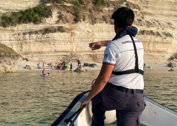 Infortunio a Santa Domenica: soccorso sulla spiaggia della Scalea grazie all’intervento di Guardia Costiera e Vigili del Fuoco