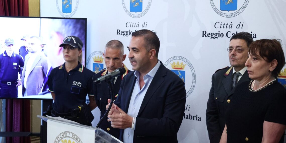 A metà mattinata conferenza stampa di Francesco Cannizzaro per spiegare l’Operazione Piazza Pulita
