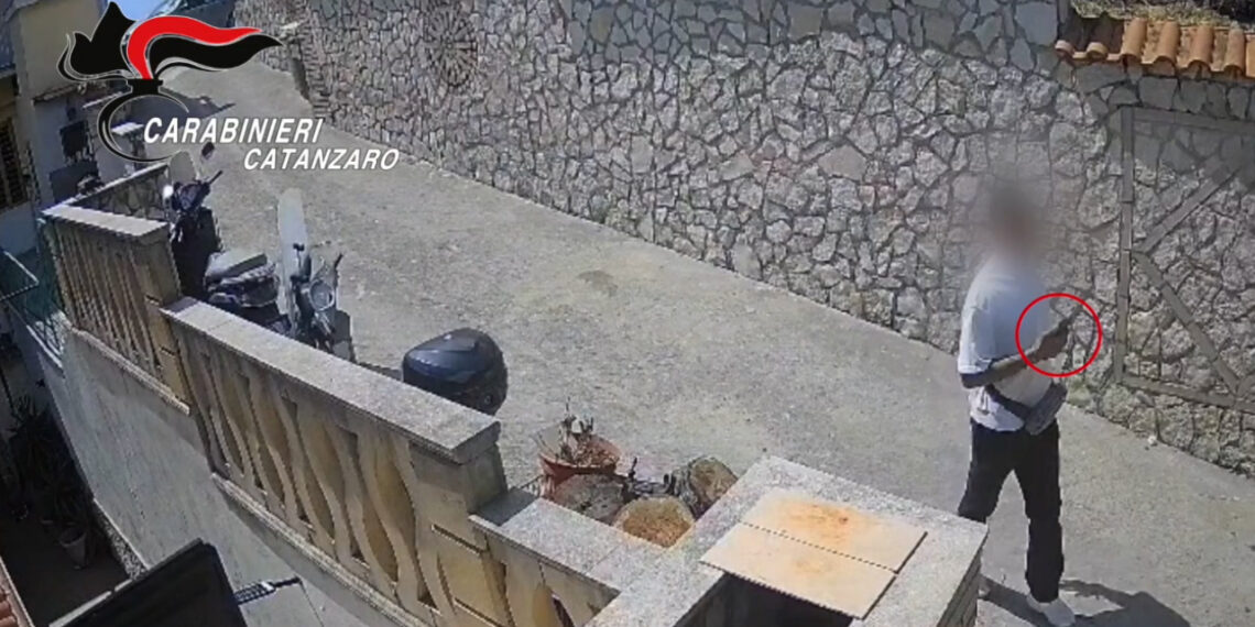 Ancora per truffe agli anziani: intervengono i Carabinieri nel Catanzarese (VIDEO) 1 Ancora per truffe agli anziani: intervengono i Carabinieri nel Catanzarese (VIDEO)