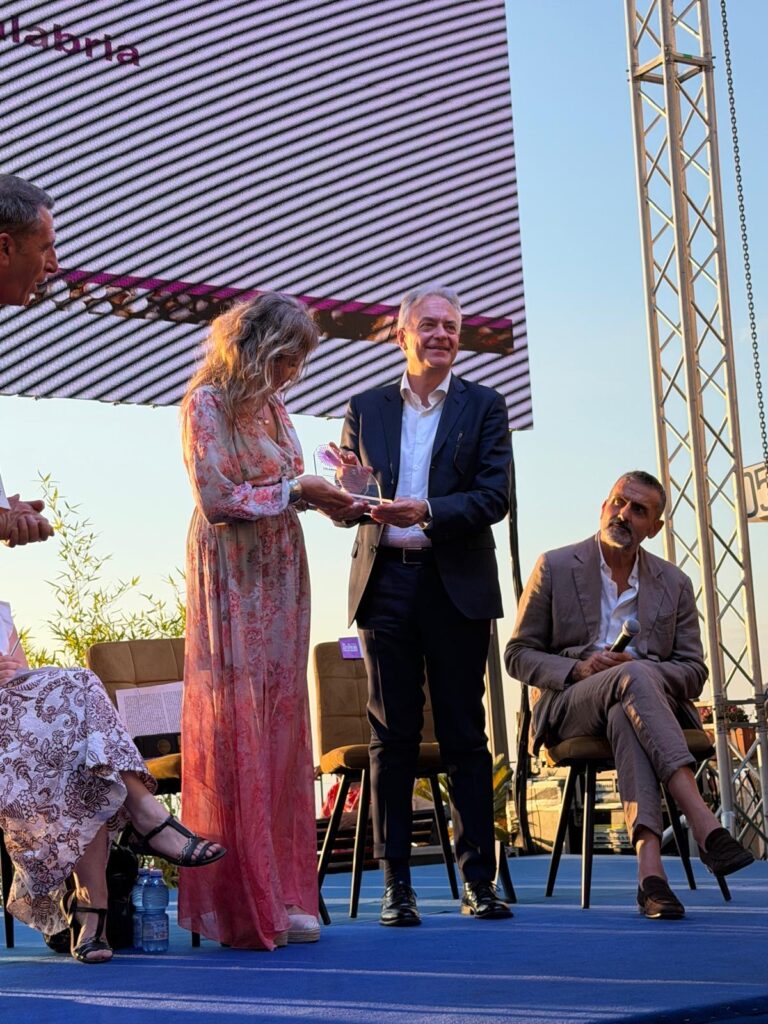 Tropea dedicherà uno spazio della città a Carlo Petrini. L’annuncio del sindaco all’apertura dell’anteprima di Terra Madre 4 dfe5e132 86ca 4a1a 98a6 ac02bd30ac32