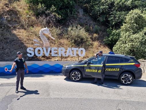 Residenze fittizie ed evasione di tributi locali, la Guardia di Finanza fa controlli a Soverato (VIDEO) 1 Residenze fittizie ed evasione di tributi locali, la Guardia di Finanza fa controlli a Soverato (VIDEO)