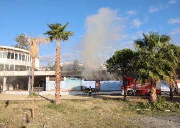 Fiamme nello storico Lido Comunale di Reggio Calabria
