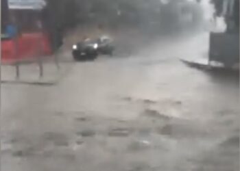 Maltempo, violento nubifragio sferza la costa jonica, pesanti allagamenti e caos viabilità tra Soverato e Montepaone (VIDEO) 4 Maltempo, violento nubifragio sferza la costa jonica, pesanti allagamenti e caos viabilità tra Soverato e Montepaone (VIDEO)