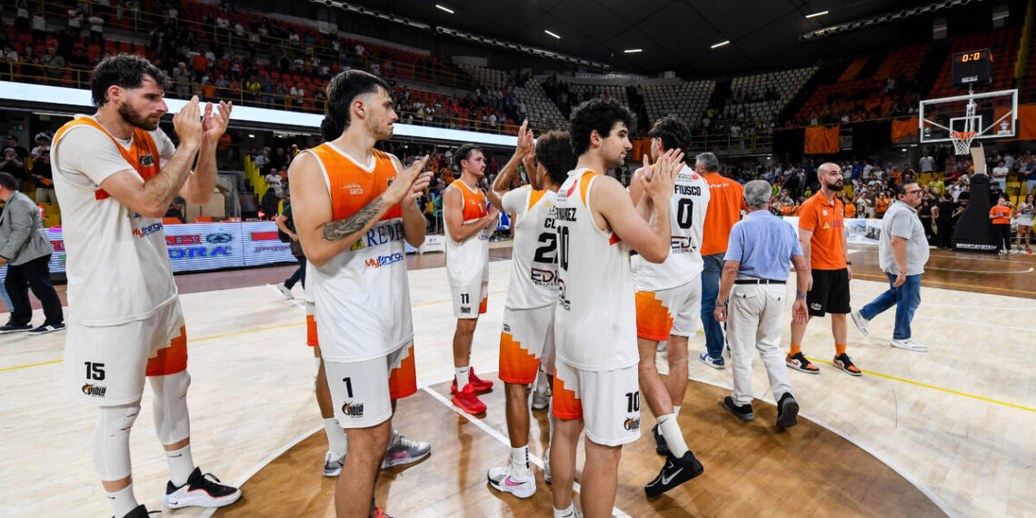 Basket, Avellino in serie B. Per la Viola l'ultima speranza è legata al Triangolare che inizia domani (VIDEO) 1 Basket, Avellino in serie B. Per la Viola l’ultima speranza è legata al Triangolare che inizia domani (VIDEO)