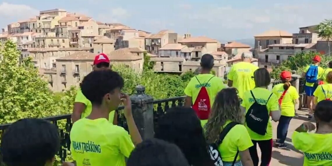Successo per la VII edizione dell’Urban Trekking di Monterosso Calabro: un viaggio tra storia, natura e identità del territorio