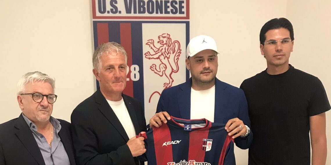 La nuova Vibonese dell’azionista di maggioranza Vullo si presenta: Putrino presidente, Maglia direttore sportivo (VIDEO)