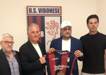 La nuova Vibonese dell’azionista di maggioranza Vullo si presenta: Putrino presidente, Maglia direttore sportivo (VIDEO)