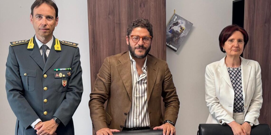 Siglato a Crotone un protocollo d'intesa tra Procura, Guardia di Finanza e Agenzia delle Entrate 1 Siglato a Crotone un protocollo d’intesa tra Procura, Guardia di Finanza e Agenzia delle Entrate