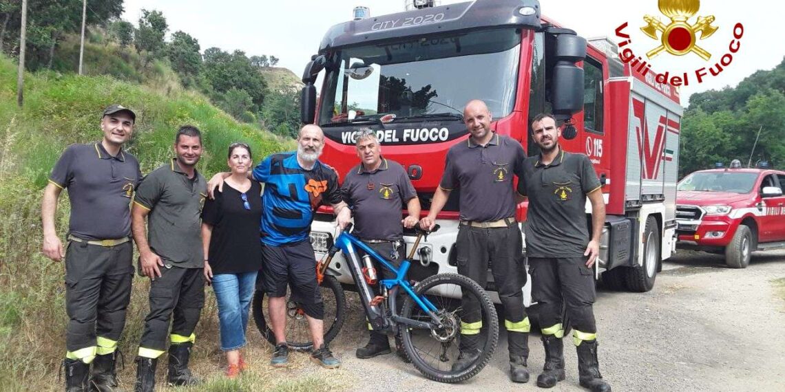 Monterosso Calabro, i Vigili del fuoco recuperano un ciclista che si era perso
