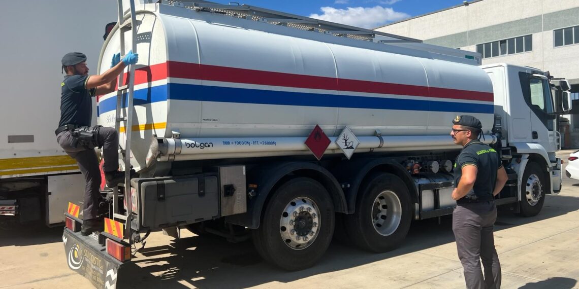 A Vazzano, sequestrata un'autobotte che trasportava gasolio 1 A Vazzano, sequestrata un’autobotte che trasportava gasolio