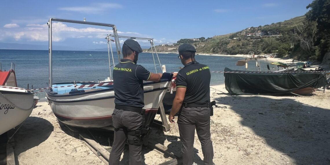 La Guardia di Finanza sequestra 13 imbarcazioni in località Sant’Irene del Comune di Briatico (VIDEO) 1 La Guardia di Finanza sequestra 13 imbarcazioni in località Sant’Irene del Comune di Briatico (VIDEO)