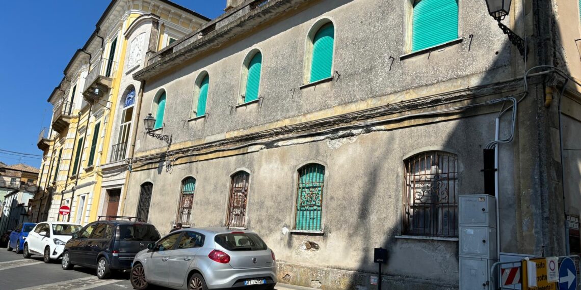 Lo storico edificio dell’Istituto delle Suore della Carità passa al Comune di Vibo Valentia 1 Lo storico edificio dell’Istituto delle Suore della Carità passa al Comune di Vibo Valentia