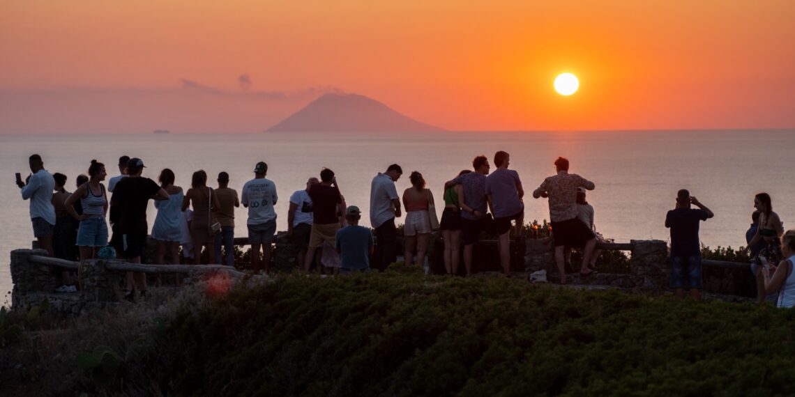 Capo Vaticano, nasce “Il Canto delle Sirene”. Parole, note ed essenze dal Giardino degli Dei: il programma 1 Capo Vaticano, nasce “Il Canto delle Sirene”. Parole, note ed essenze dal Giardino degli Dei: il programma