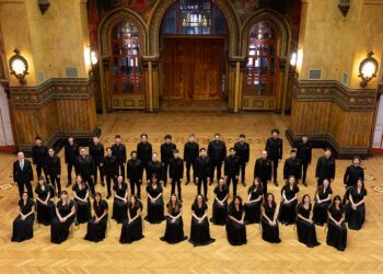 La nazionale corale giovanile in concerto a Vibo Valentia. Diretta da Filippo Maria Bressan nel Duomo di San Leoluca