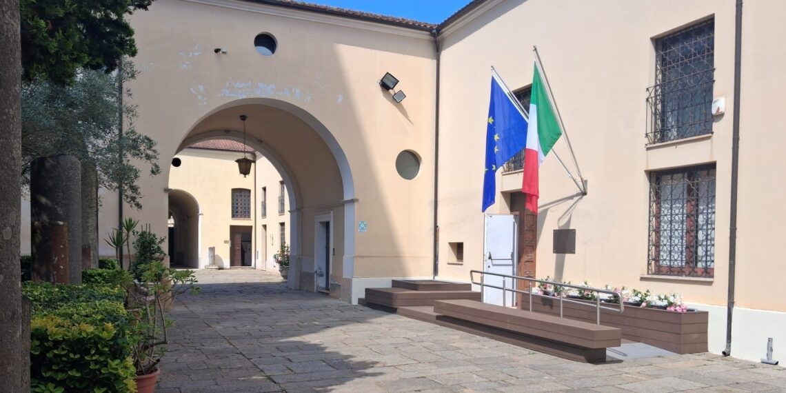 Il crocifisso eburneo ritorna a Mileto dopo il successo alla mostra “Barocco. Il granteatro delle idee” di Forlì 1 Il crocifisso eburneo ritorna a Mileto dopo il successo alla mostra “Barocco. Il granteatro delle idee” di Forlì