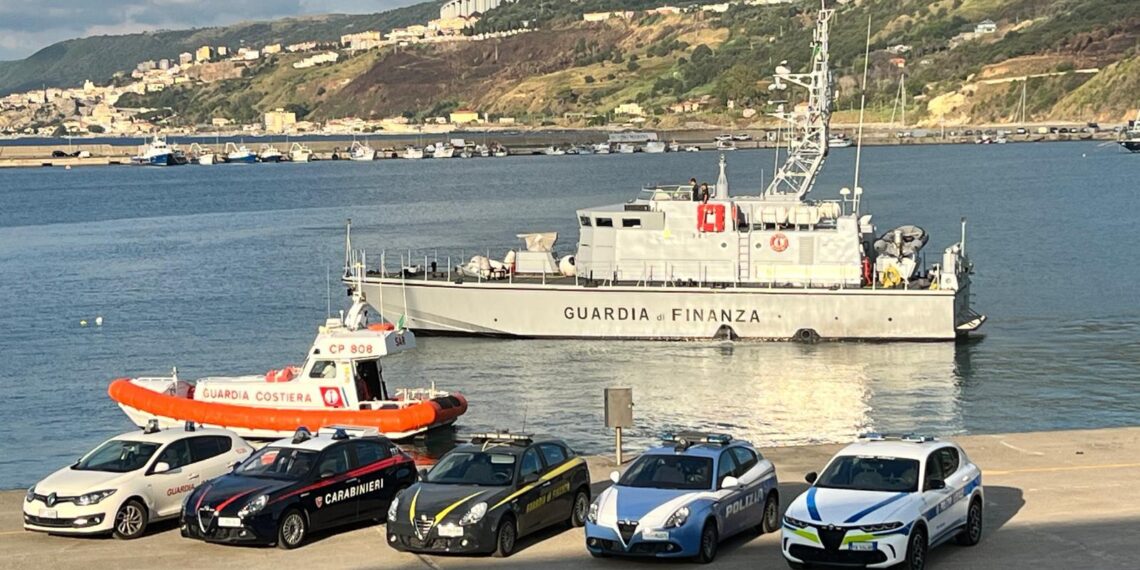 Maxi controlli interforze lungo la Costa degli Dei. Scattano sanzioni amministrative, sequestrati 8 natanti da diporto e un acqua-scooter 1 Maxi controlli interforze lungo la Costa degli Dei. Scattano sanzioni amministrative, sequestrati 8 natanti da diporto e un acqua-scooter
