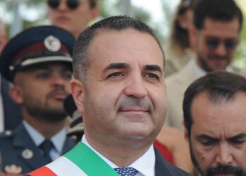 Reggio Calabria: Francesco Cannizzaro si dimette da deputato per rimanere sindaco della sua città: “Scelta d’amore”