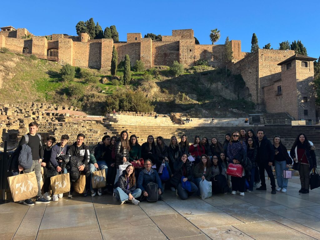 Il Liceo “Vito Capialbi” protagonista in Europa: si conclude un anno straordinario di mobilità Erasmus+ 7 Granada Primo gruppo