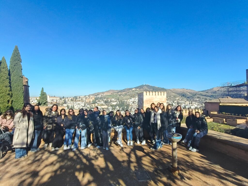Il Liceo “Vito Capialbi” protagonista in Europa: si conclude un anno straordinario di mobilità Erasmus+ 2 Granada secondo gruppo1