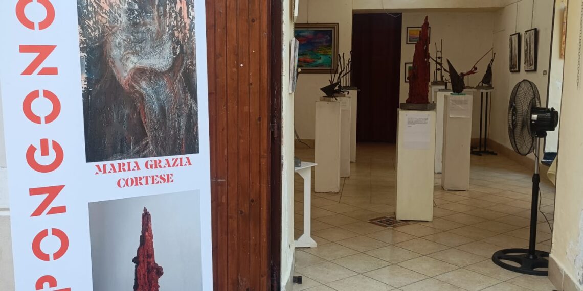 L'arte contemporanea accende Tropea con la la pittura di Maria Grazia Cortese e la scultura di Antonio Salvatore Maio 1 L’arte contemporanea accende Tropea con la la pittura di Maria Grazia Cortese e la scultura di Antonio Salvatore Maio