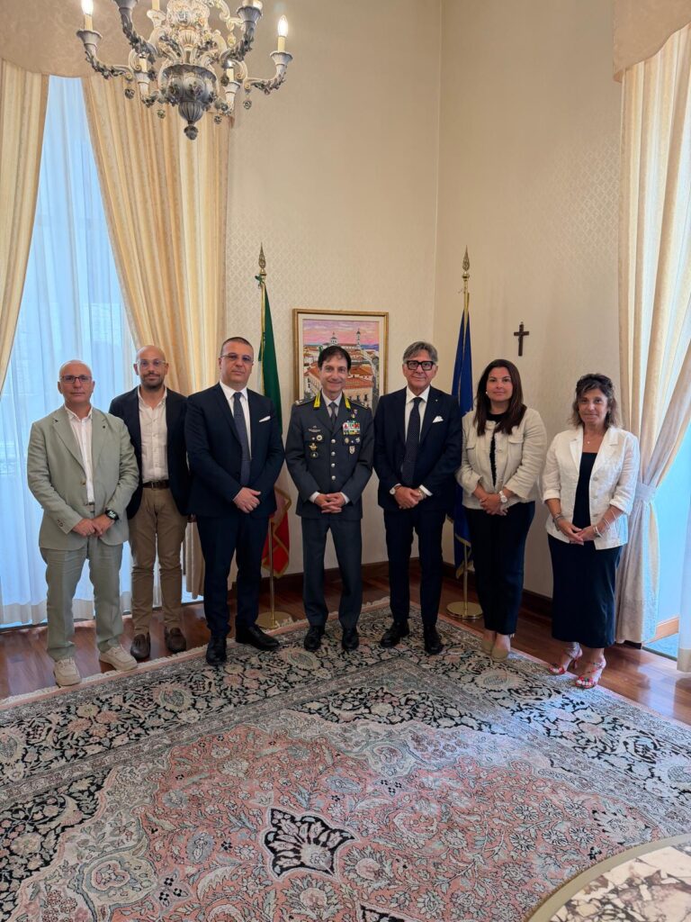 Il Comandante Regionale della Guardia di Finanza in visita alla Camera di Commercio di Catanzaro Crotone Vibo Valentia 2 IMG 20260715 WA0005