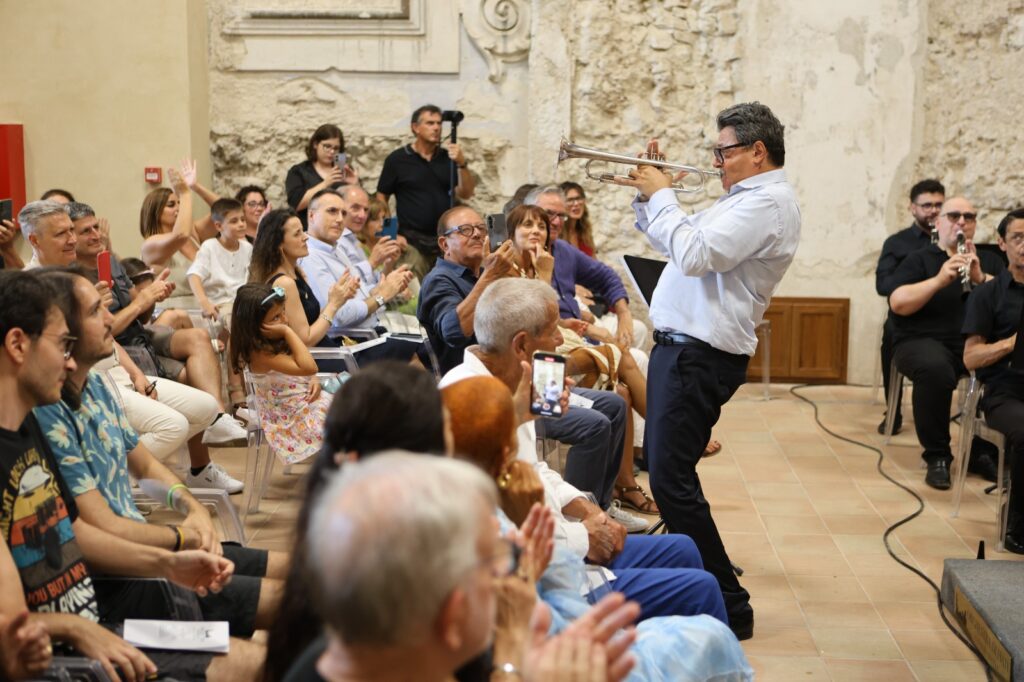 Tropea applaude il M° Andrea Giuffredi: grande successo per il concerto dell'Orchestra di Fiati Città di Tropea 2 IMG 20260722 WA0028