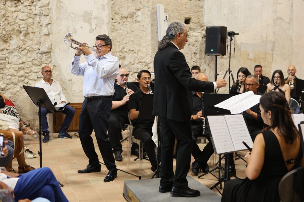 Tropea applaude il M° Andrea Giuffredi: grande successo per il concerto dell'Orchestra di Fiati Città di Tropea 3 IMG 20260722 WA0029