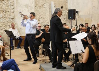 Tropea applaude il M° Andrea Giuffredi: grande successo per il concerto dell’Orchestra di Fiati Città di Tropea