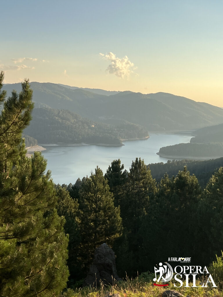 Opera Sila, il nuovo capitolo di “A Farla Amare Comincia Tu” tra sentieri, laghi e boschi della Sila Piccola 4 IMG 4182 copia