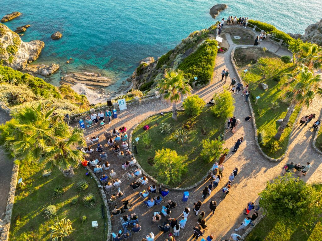 Capo Vaticano, nasce “Il Canto delle Sirene”. Parole, note ed essenze dal Giardino degli Dei: il programma 7 Il Giardino degli Dei 2