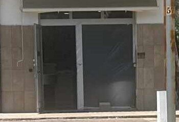 Una bomba carta è stata fatta esplodere all’ingresso di un salone da parrucchiera a Taverna di Montalto Uffugo 1 Una bomba carta è stata fatta esplodere all’ingresso di un salone da parrucchiera a Taverna di Montalto Uffugo