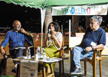 Vibo Marina, la scrittrice Anna Mallamo ha aperto la X Rassegna “Ti Porto un Libro” organizzata dalla Pro Loco