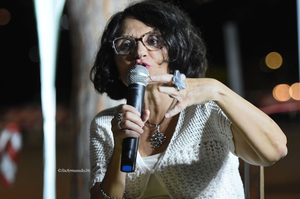 Vibo Marina, la scrittrice Anna Mallamo ha aperto la X Rassegna “Ti Porto un Libro” organizzata dalla Pro Loco 4 PROLOCO LIBRO 3 10 LUGLIO 2026