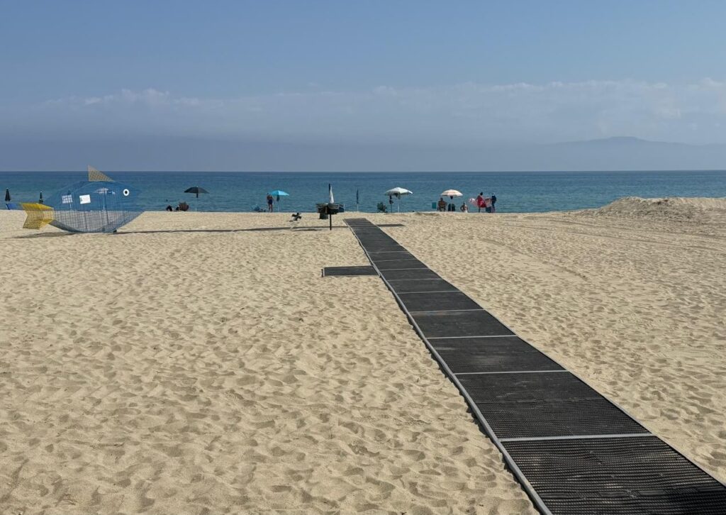 Pulizia spiagge passerelle sedie job 3