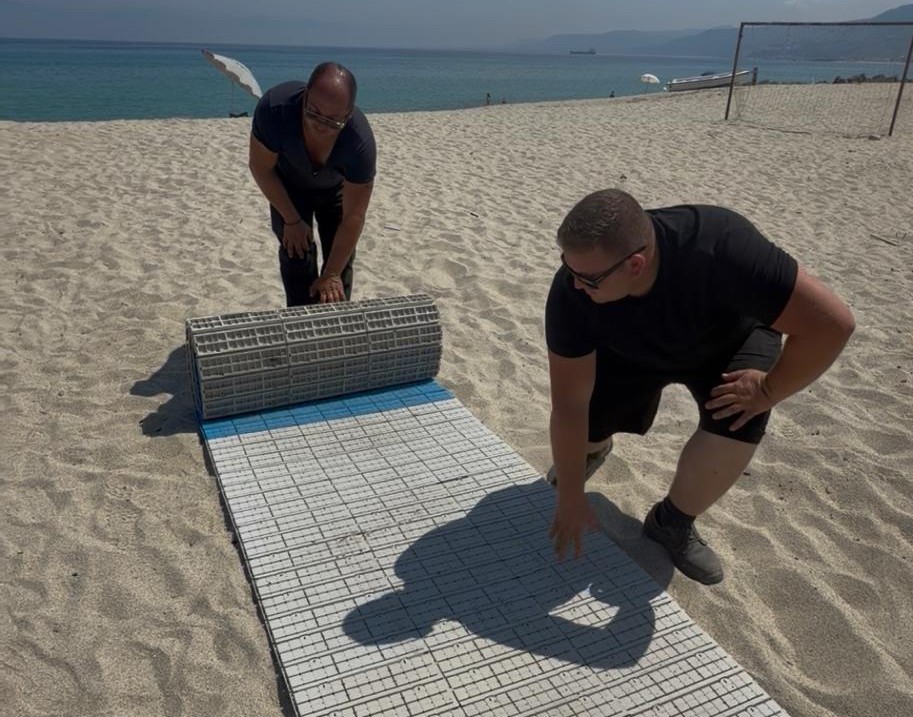 Pulizia spiagge passerelle sedie job 4