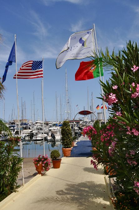 Blue Marina Awards® 2026: a Marina Carmelo la quarta tappa dedicata a portualità turistica e identità territoriale 2 Scorcio di uno dei pontili Marina Carmelo