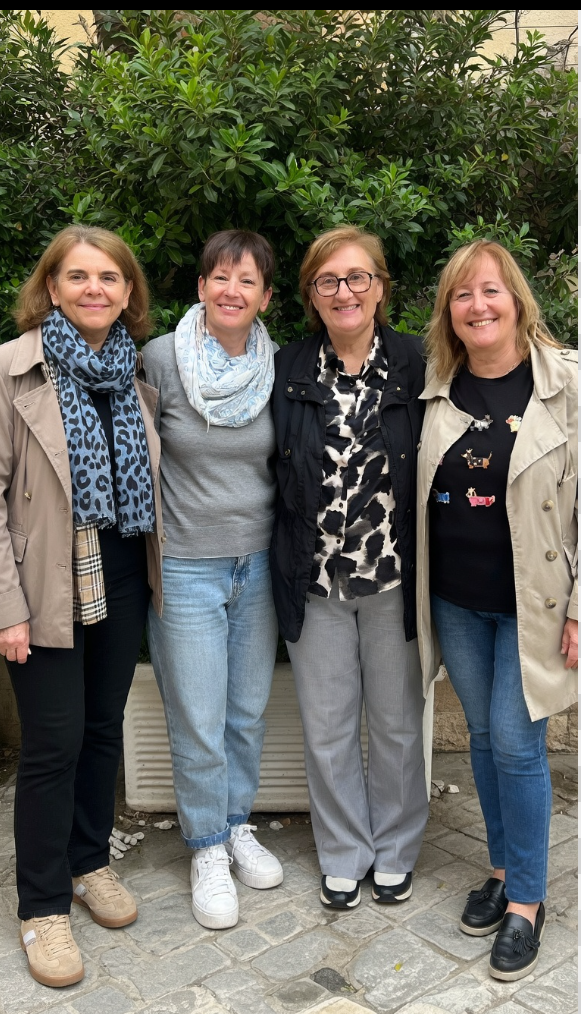 Il Liceo “Vito Capialbi” protagonista in Europa: si conclude un anno straordinario di mobilità Erasmus+ 12 Team Erasmus Capialbi