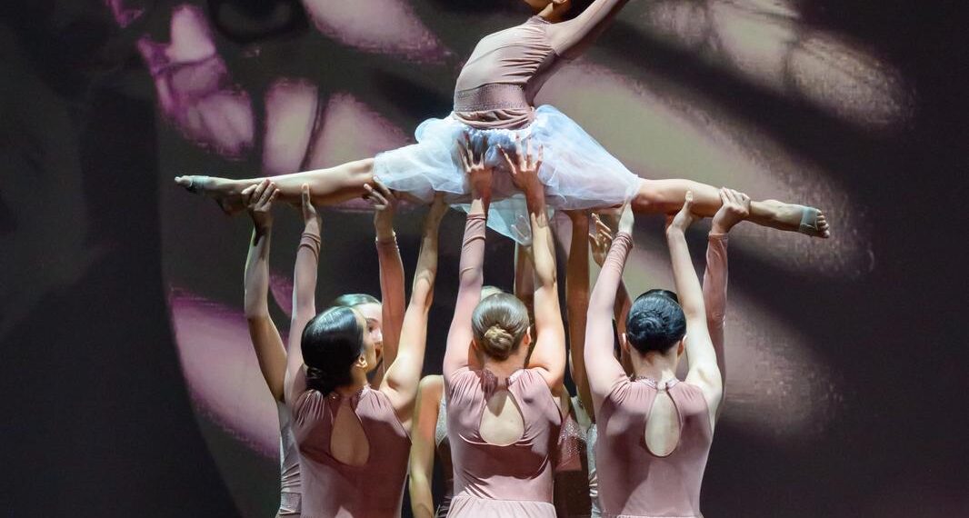 La parola che danza: l'universo di Baudelaire portato sulla scena da Luisa Squillacioti al Comunale di Catanzaro 1 La parola che danza: l’universo di Baudelaire portato sulla scena da Luisa Squillacioti al Comunale di Catanzaro