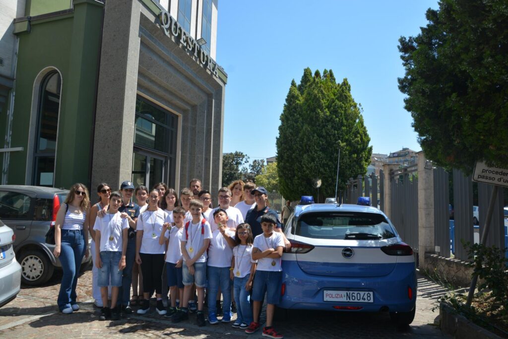 Vibo Valentia, nuova giornata di emozioni in Questura per i bambini del Centro Udire di Filogaso 4 WhatsApp Image 2026 07 07 at 20.18.04