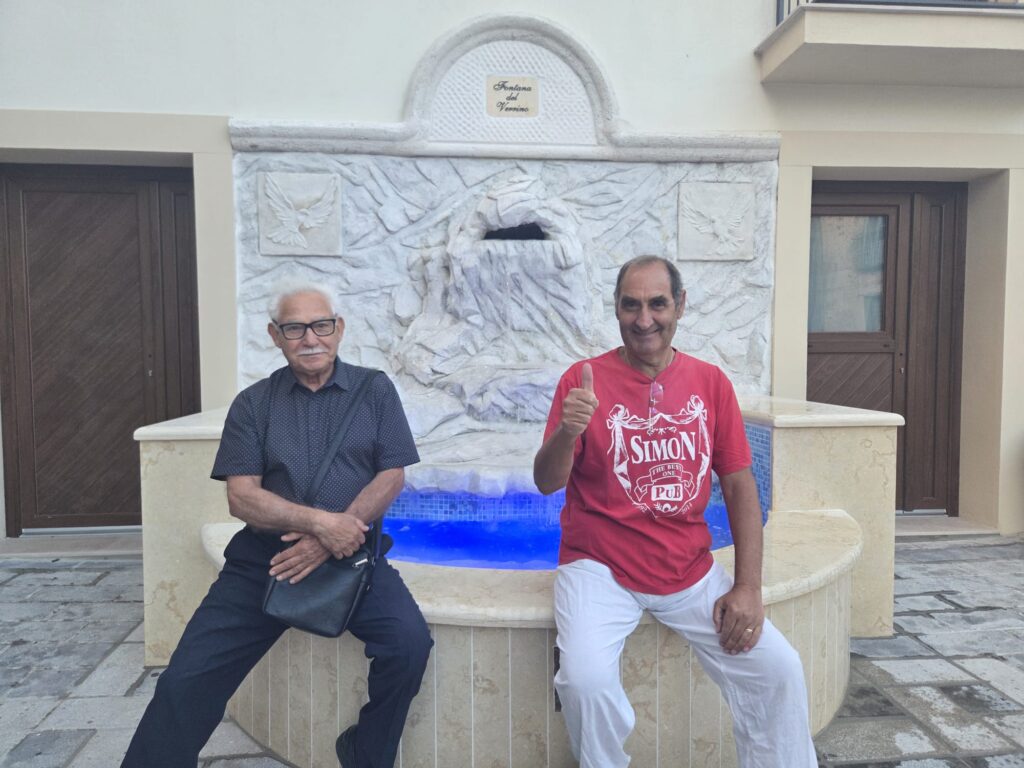 Zagarise, inaugurata la "Fontana del Verrino", opera offerta dall'artista alla sua città natale 5 WhatsApp Image 2026 07 08 at 14.46.37 1
