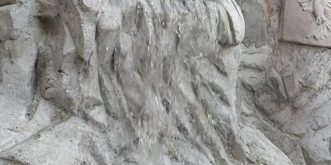 Zagarise, inaugurata la "Fontana del Verrino", opera offerta dall'artista alla sua città natale 1 Zagarise, inaugurata la “Fontana del Verrino”, opera offerta dall’artista alla sua città natale