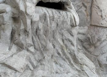 Zagarise, inaugurata la "Fontana del Verrino", opera offerta dall'artista alla sua città natale 4 Zagarise, inaugurata la “Fontana del Verrino”, opera offerta dall’artista alla sua città natale