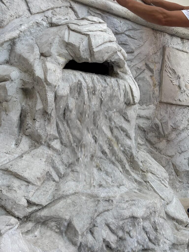 Zagarise, inaugurata la "Fontana del Verrino", opera offerta dall'artista alla sua città natale 3 WhatsApp Image 2026 07 08 at 14.46.38 1