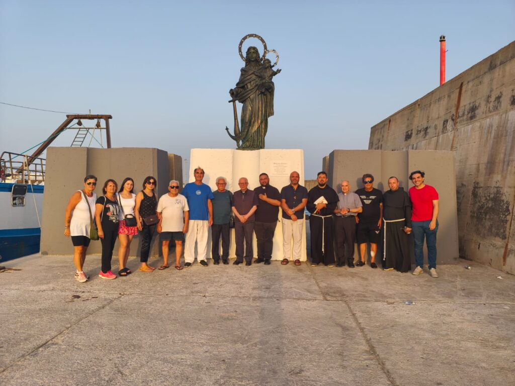 Mons. Cognetti vicario dell'arcivescovo Mons. Maniago benedice la Madonna del Verrino protettrice di marinai e pescatori 2 WhatsApp Image 2026 07 29 at 00.45.49