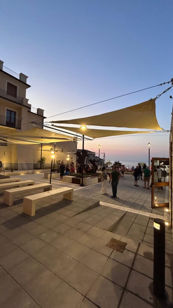 Pizzo: inaugurata la nuova Piazzetta Mercato dopo i lavori di riqualificazione 2 WhatsApp Image 2026 07 31 at 19.34.53 1