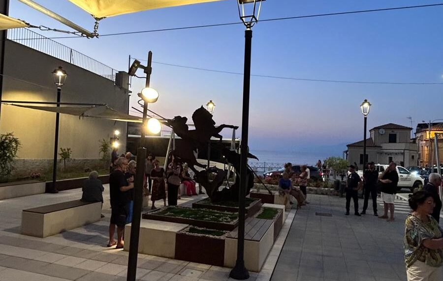 Pizzo: inaugurata la nuova Piazzetta Mercato dopo i lavori di riqualificazione 1 Pizzo: inaugurata la nuova Piazzetta Mercato dopo i lavori di riqualificazione