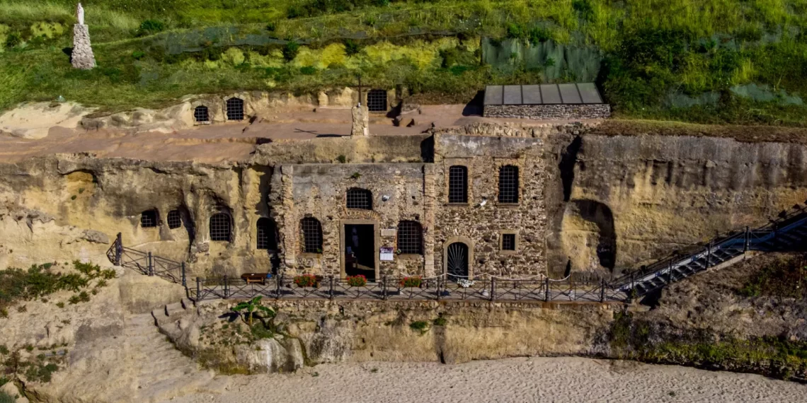 Pizzo, via libera al restauro della Chiesa di Piedigrotta: 1,85 milioni di euro per il monumento simbolo della Calabria 1 Pizzo, via libera al restauro della Chiesa di Piedigrotta: 1,85 milioni di euro per il monumento simbolo della Calabria