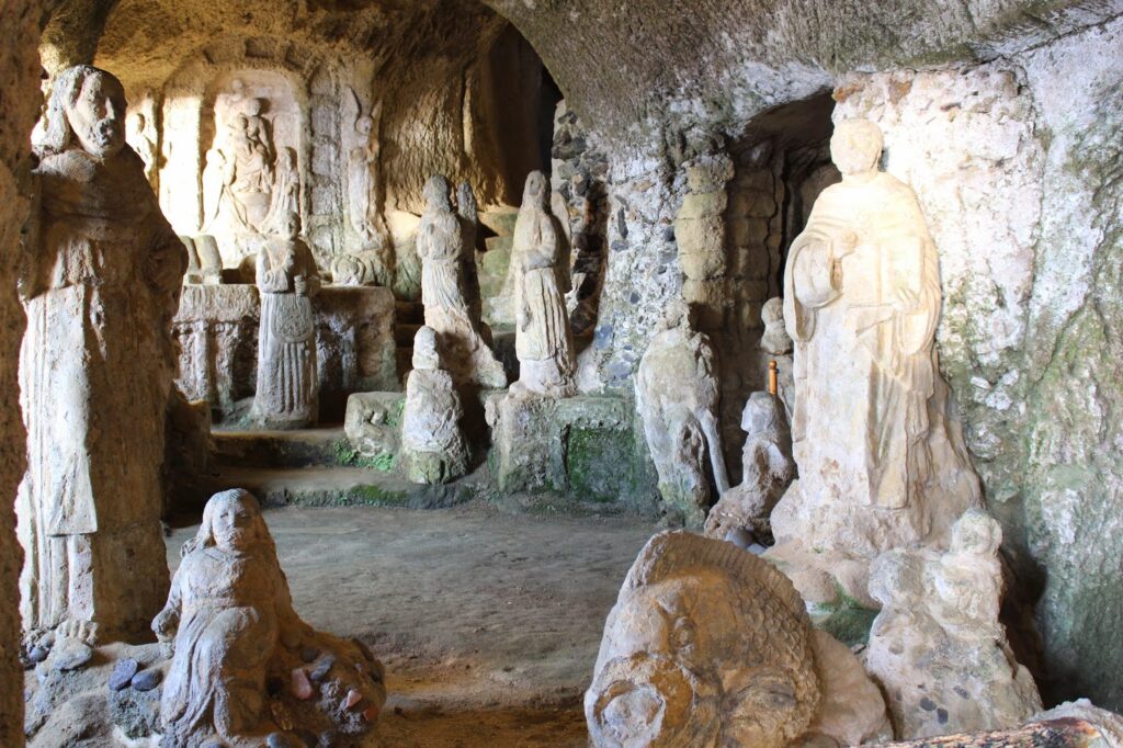 Pizzo, via libera al restauro della Chiesa di Piedigrotta: 1,85 milioni di euro per il monumento simbolo della Calabria 4 chiesetta di piedigrotta 1